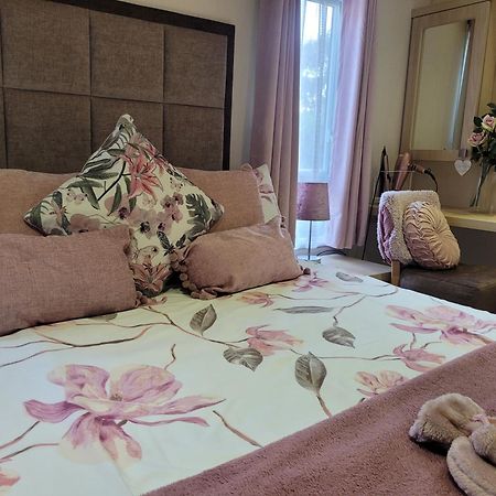 Beautiful 2 Bedroom Caravan, Holiday Park Tenby Saint Florence Экстерьер фото