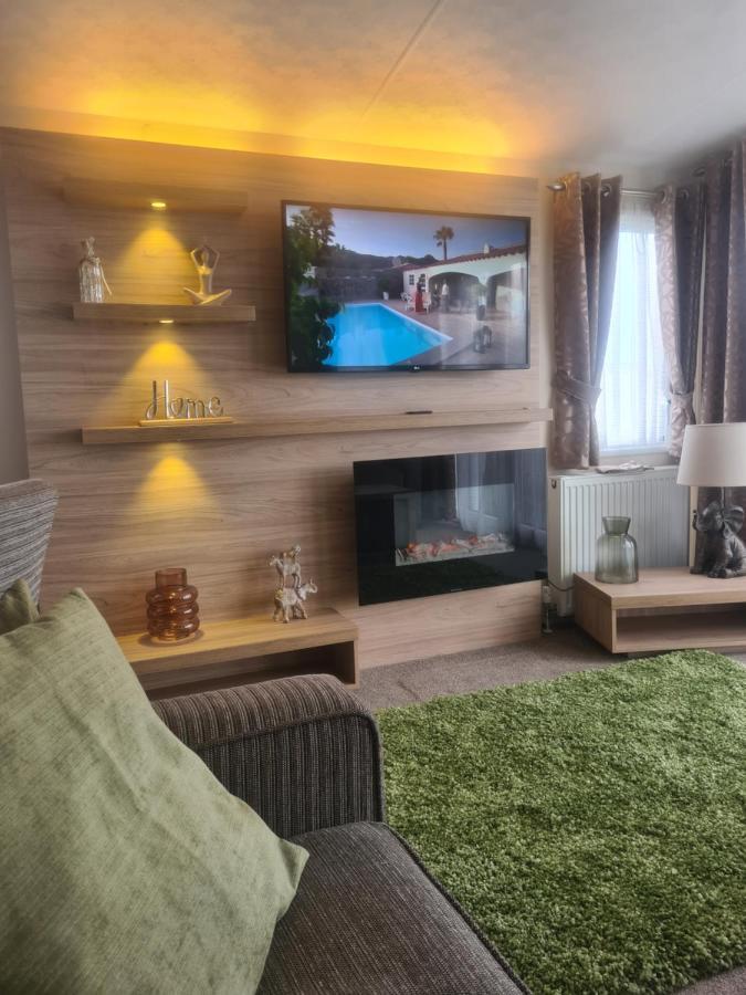 Beautiful 2 Bedroom Caravan, Holiday Park Tenby Saint Florence Экстерьер фото