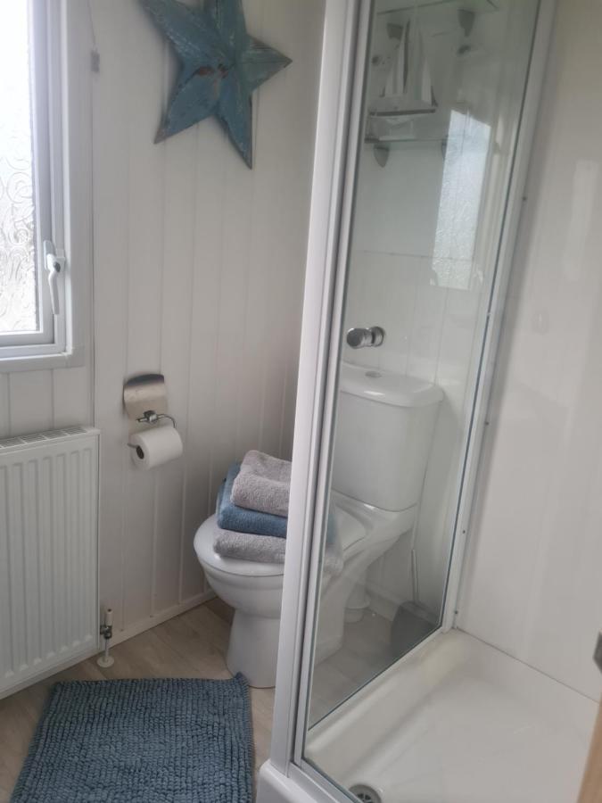 Beautiful 2 Bedroom Caravan, Holiday Park Tenby Saint Florence Экстерьер фото