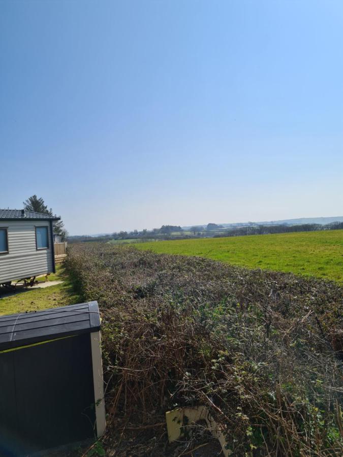 Beautiful 2 Bedroom Caravan, Holiday Park Tenby Saint Florence Экстерьер фото