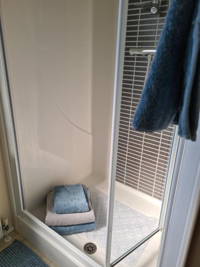 Beautiful 2 Bedroom Caravan, Holiday Park Tenby Saint Florence Экстерьер фото