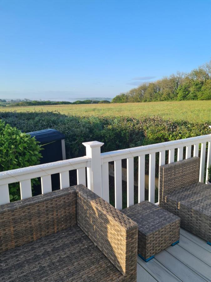 Beautiful 2 Bedroom Caravan, Holiday Park Tenby Saint Florence Экстерьер фото