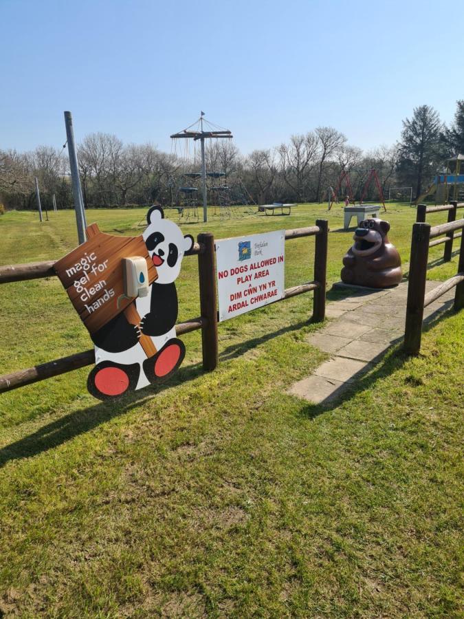 Beautiful 2 Bedroom Caravan, Holiday Park Tenby Saint Florence Экстерьер фото