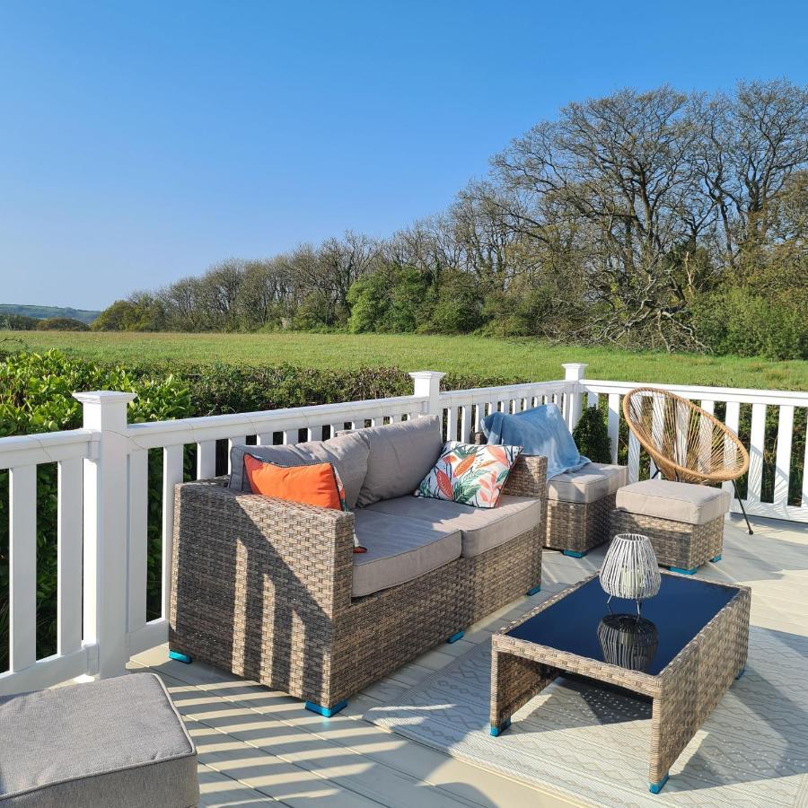Beautiful 2 Bedroom Caravan, Holiday Park Tenby Saint Florence Экстерьер фото