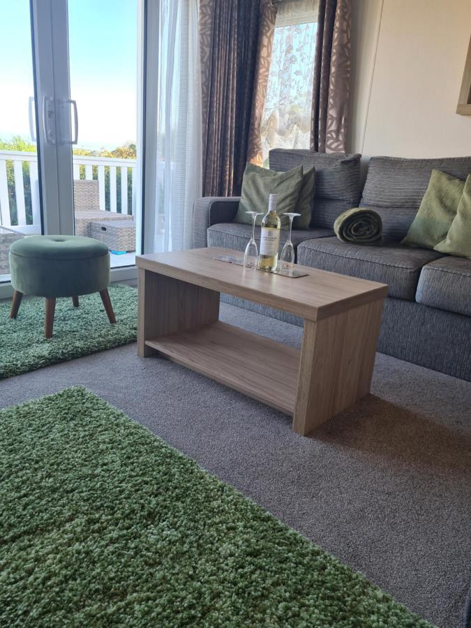 Beautiful 2 Bedroom Caravan, Holiday Park Tenby Saint Florence Экстерьер фото