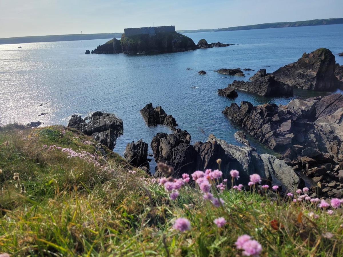 Beautiful 2 Bedroom Caravan, Holiday Park Tenby Saint Florence Экстерьер фото
