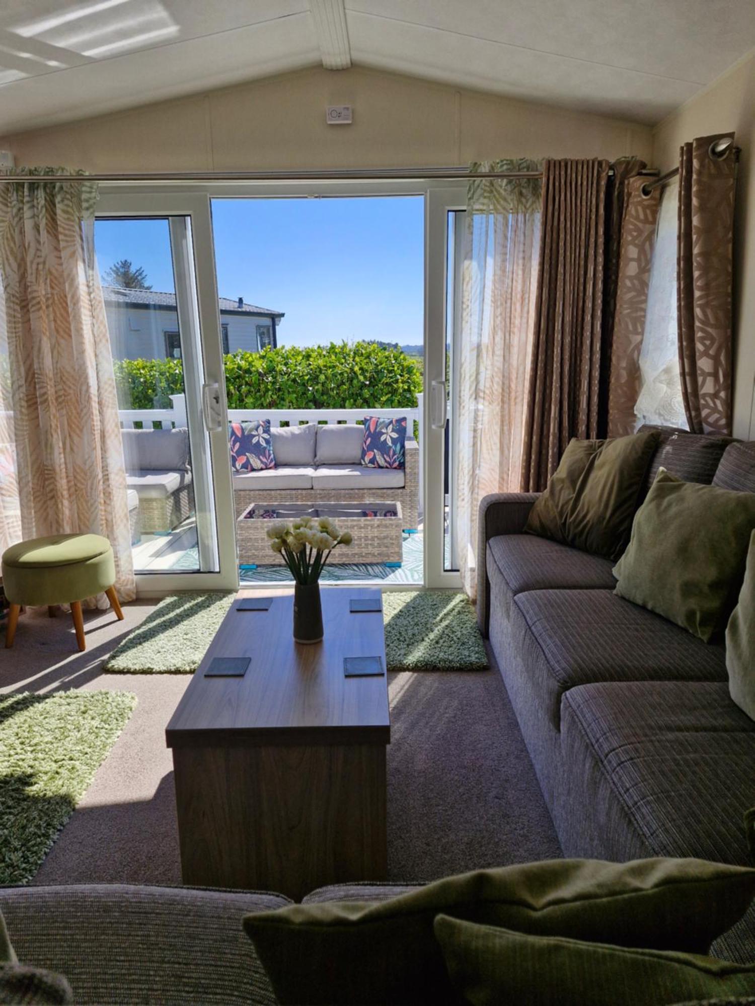 Beautiful 2 Bedroom Caravan, Holiday Park Tenby Saint Florence Экстерьер фото